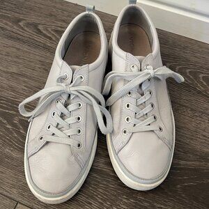 Vionic Winny Tennis Shoe Sneaker Gray Leather Womens 10